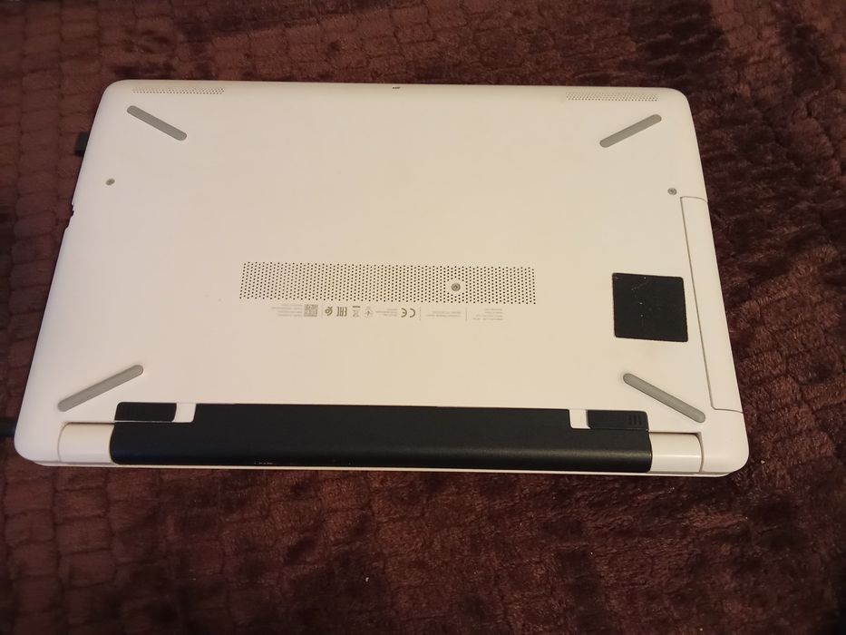 Vând leptop HP  cu încărcător