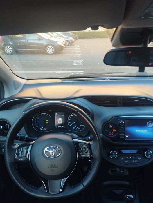 Vând Toyota Yaris
