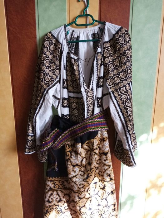 Costum popular zona Muscel