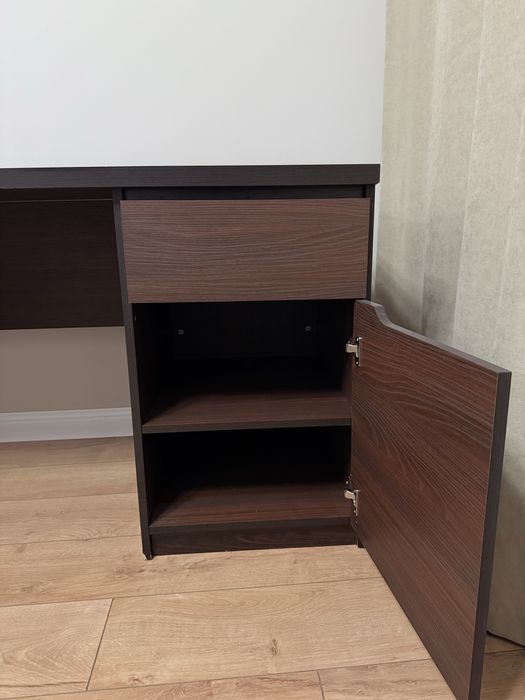 Продаю стол письменный