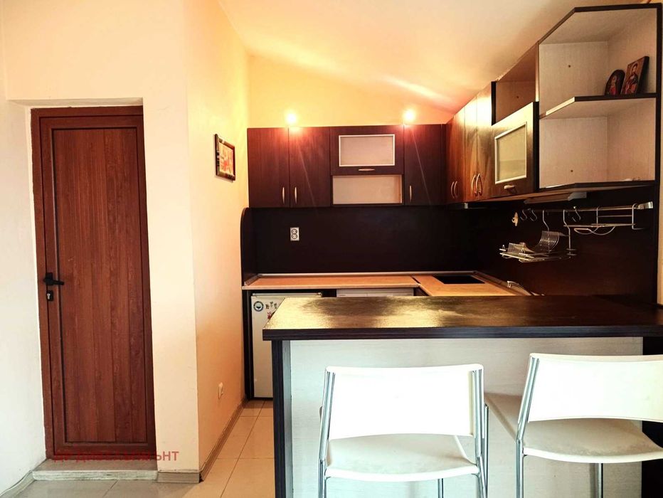 Дава се под наем Двустаен апартамент в Несебър - 68 кв.м за 281 € - Снимка #2