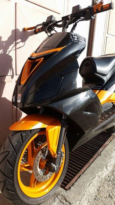 Скутер Aprilia Factoty SR
