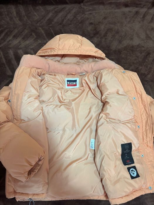 Vand geaca Levi’s,marimea M,de dama