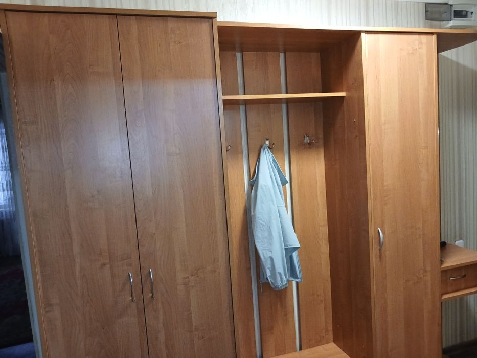Продам прихожу  бу