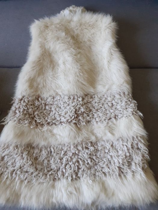 Geaca MK ,bombar,parka CK. veste.caciula blana.