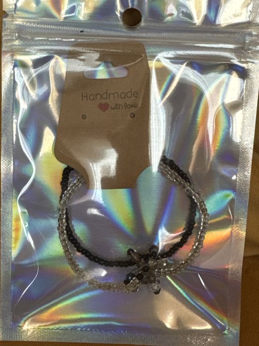 Гривна от мъниста наподобяващи стъклен ефект