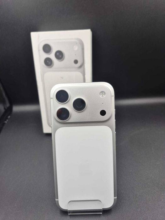 Hope Amanet P5/IPhone 17 Pro /256 GB 100%