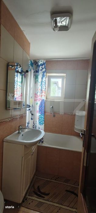 Apartament - 3 camere-  etaj intermediar, zona Lama
