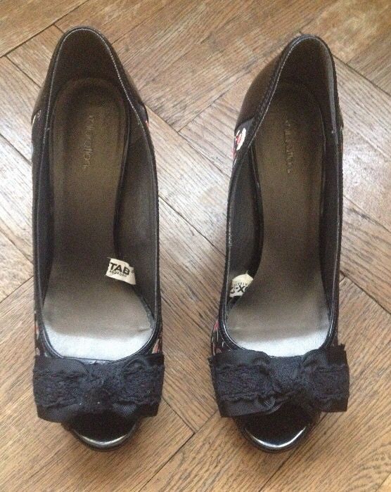 Pantofi Peep toe Negri cu Flori