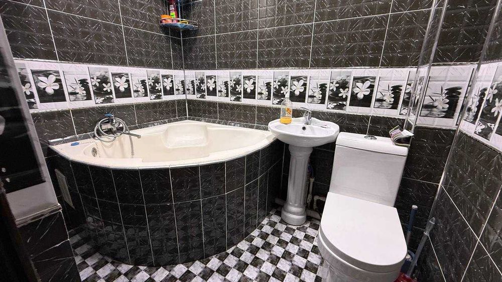 Фрунзиский  5-поликлиника 5 қаватда 2хонали квартира сотилади.ID: 1824