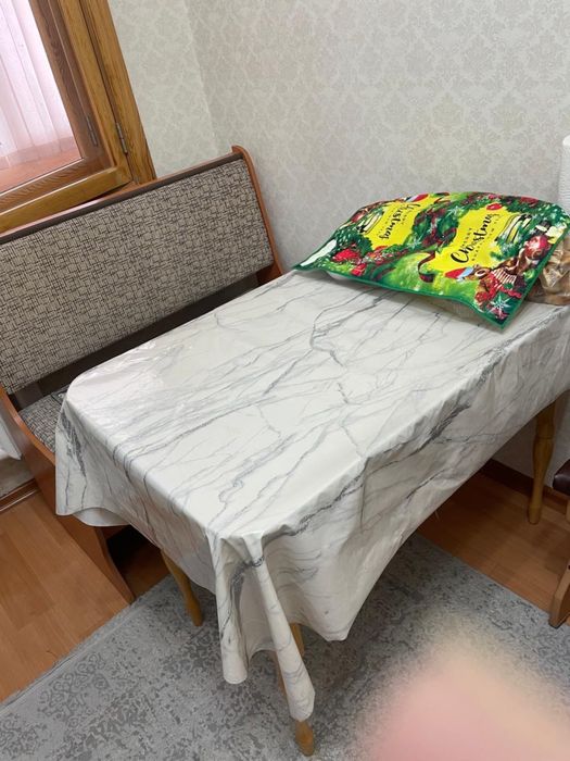 Кухонный стол с диванчиком