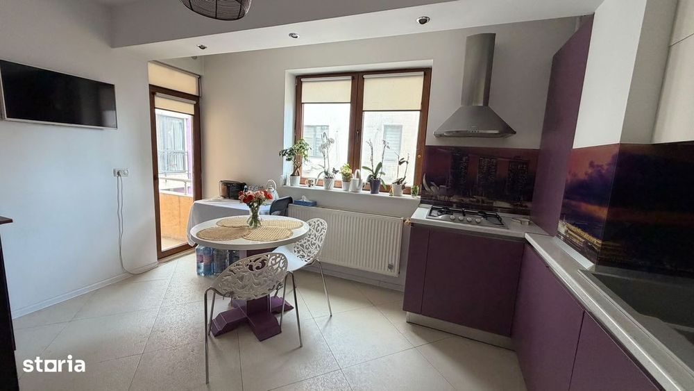Apartament 3 camere cu 3 balcoane loc de parcare bloc nou Compozitoril