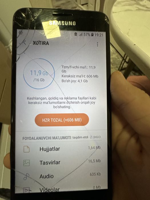 Продается samsung а 10s и j5 prime в отличном состоянии чуть разбитый