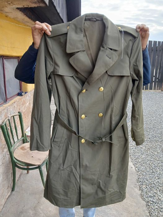 Vând haine militare