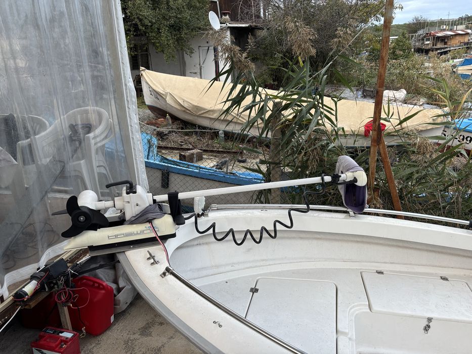 Лодка Шарк445+колесар