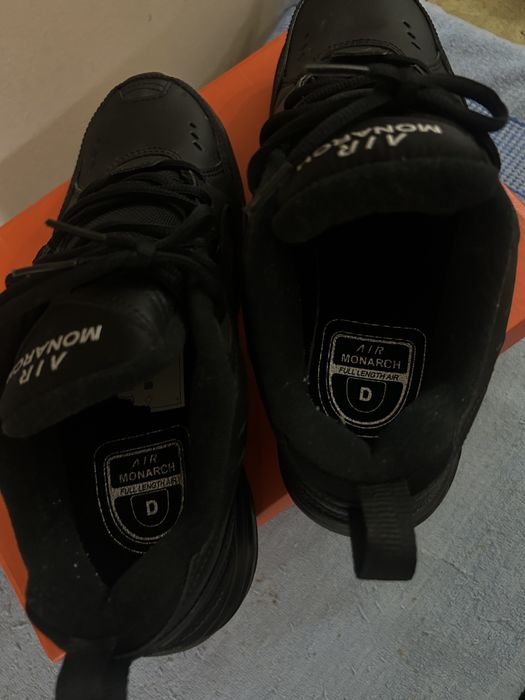 Кроссовки NIKE MONARCH IV(42 размер)