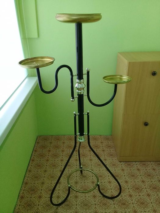 Продам подставку под цветы