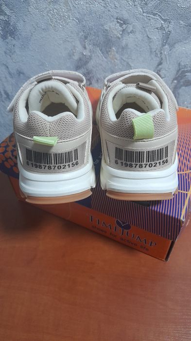 Кроссовки на девочку