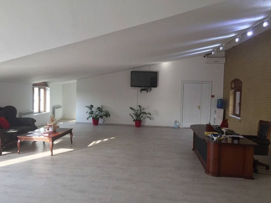 Офисное помещение  220 м2  по выгодной цене на Чиланзаре ( опен спейс)