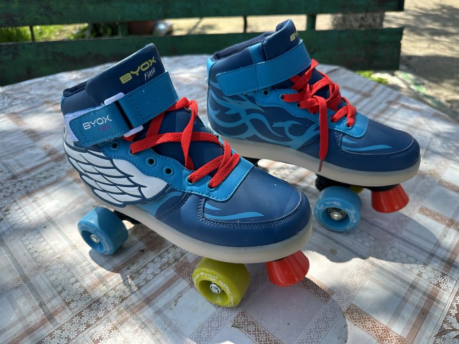 Ролкови кънки и светлини за момче