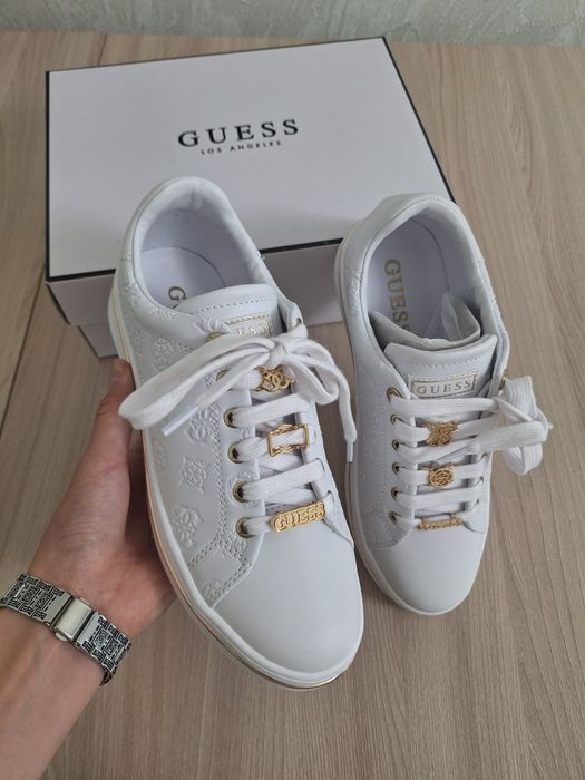 Кеды Guess модель Rubinn
Размер: 38
Состоя