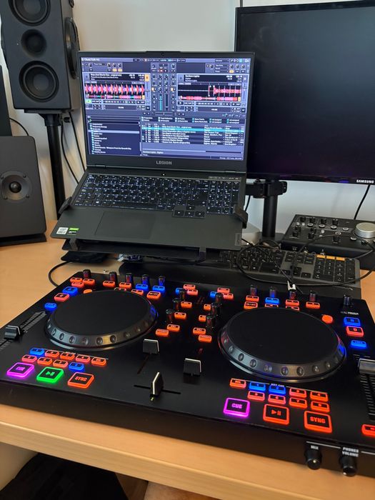 Behringer CMD Studio 4A/ consola dj