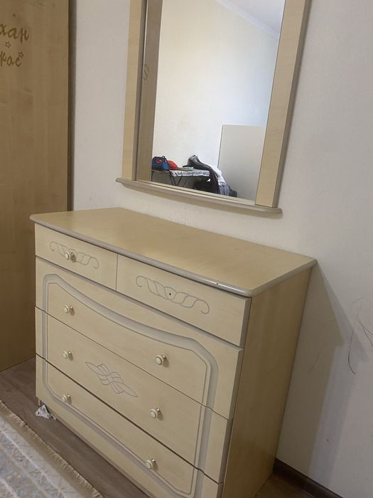 Продам спальный гарнитур