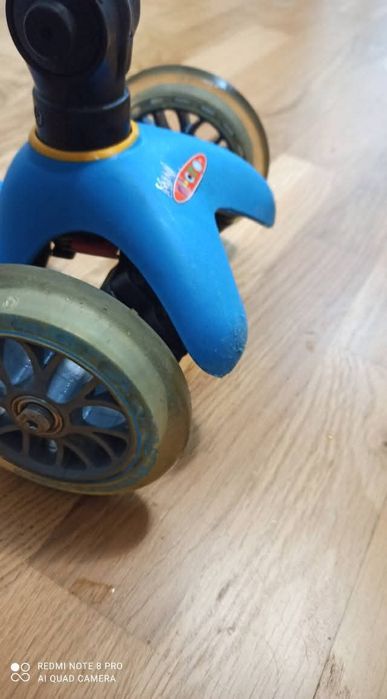 Vând trotineta Mini Micro Deluxe Ocean pliabil, 2-5 ani