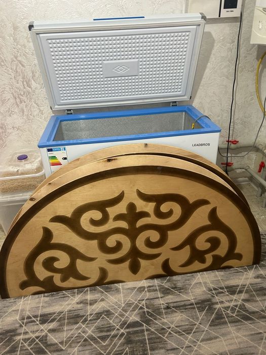 Дөңгелек үстел сатылады срочно!