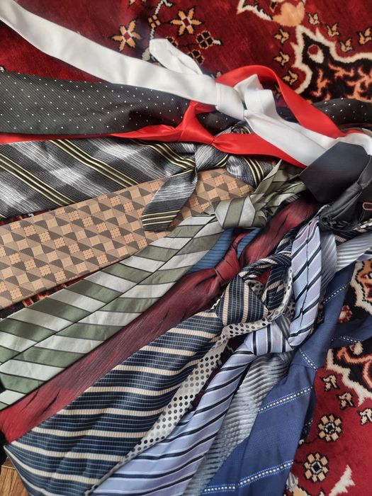 Отдам бесплатно галстуки