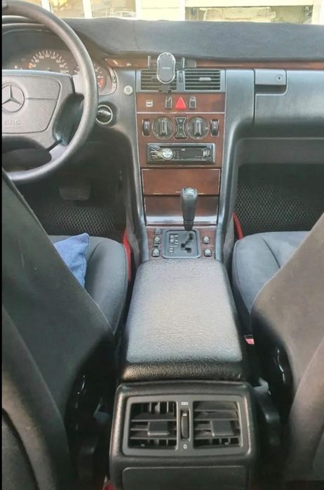 Продам Mercedes-Benz E 230