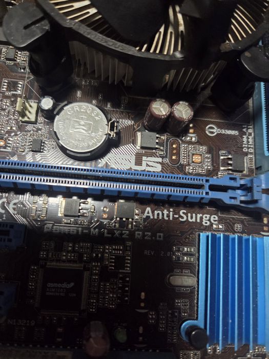 Дъно с intel i5 и 16 gb рам hyperx fury 4 ядрен