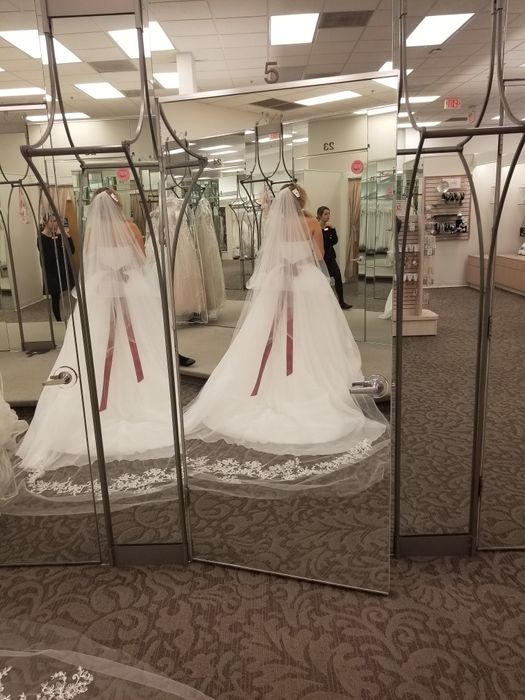 Vera Wang (Вера Уонг) уникална дизайнерска сватбена рокля с шлейф