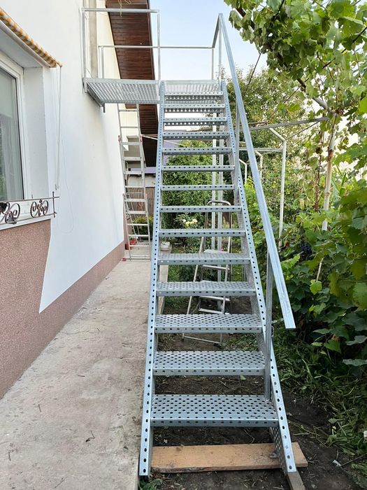 Scări metalice galvanizate la orice demisiune asiguram transport ori u
