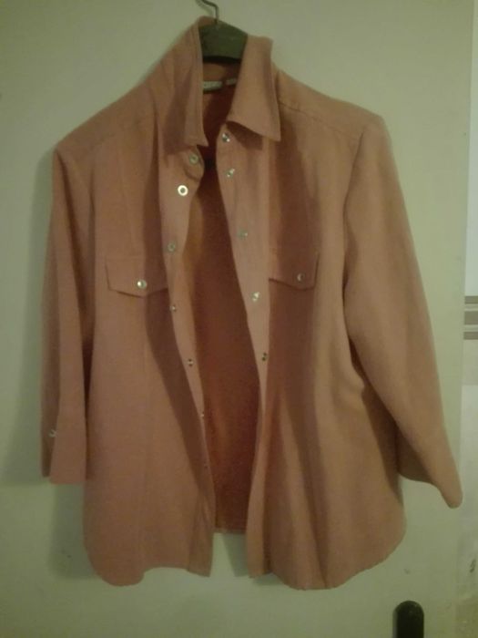 Продавам връхни дрехи