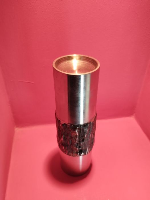 Красив комплект ваза и свещник. Ръчна изработка. Метал.