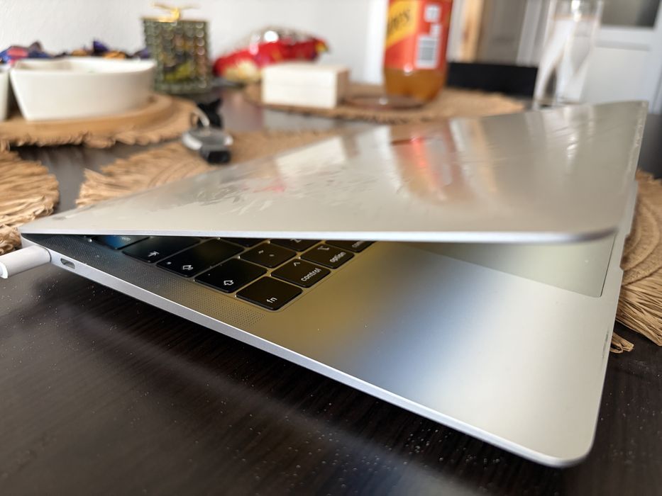 MacBook Air cu garantie 2 ani