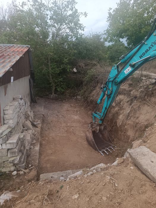 Изкопни дейности, подпорни стени, почистване на дворове, подравняване