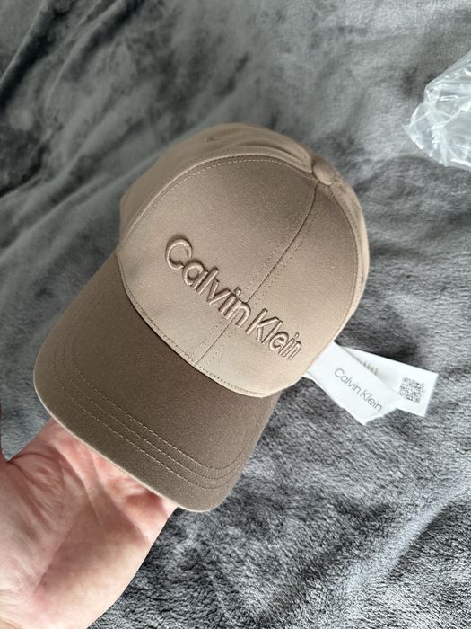 Calvin Klein sapca maro cu logo brodat marime OS noua originala