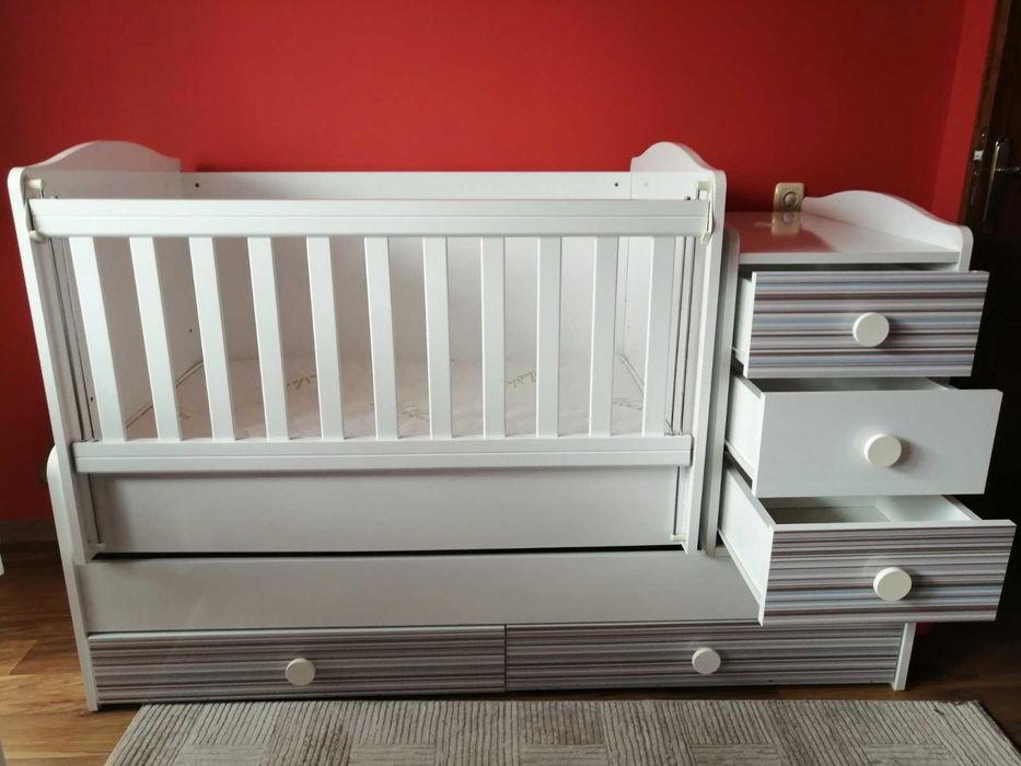 Комбинирана детска кошара, легло 165/70,скрин,матрак за кошарата110/70