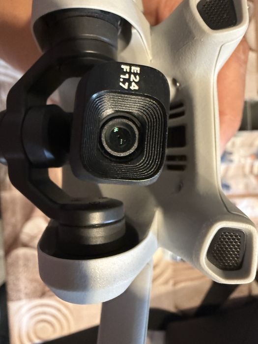 Dron DJI 3  с карта памет 256Гб Like a new