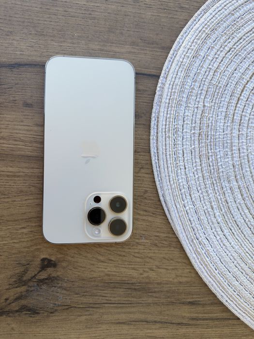Продавам iphone 14 pro max  бял