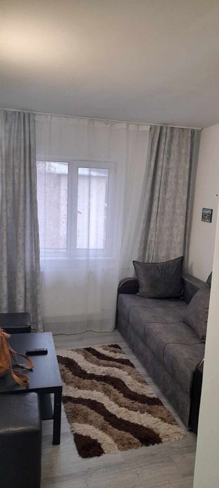 Vând garsoniera zona nord