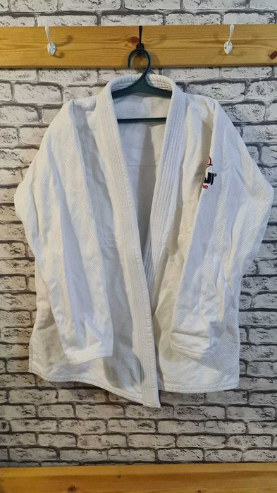 Кимоно для единоборств почти новый