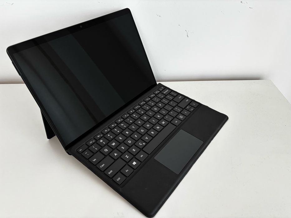 Microsoft Surface Pro 8 + Keyboard