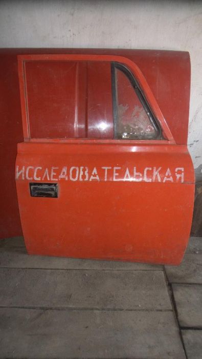 переднюю дверь на Москвич 412