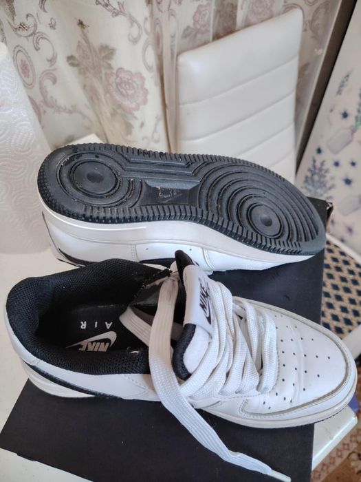 nike air force 1 LV8   37 5