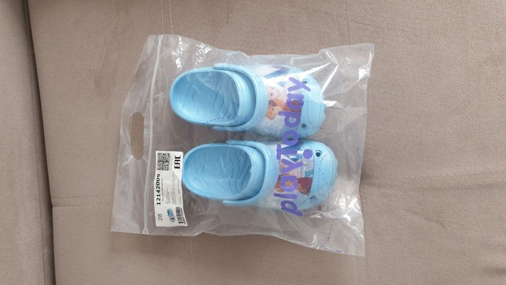 Кроксы, сланцы, шлепки