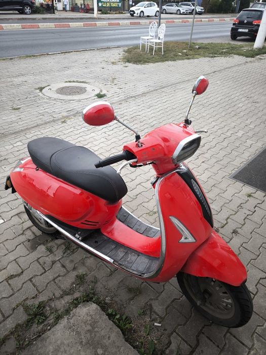 Scuter benzina fara permis  stil vespa