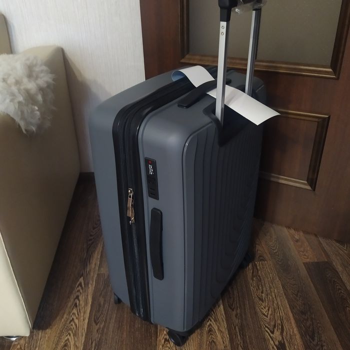 Чемодан средний полипропилен